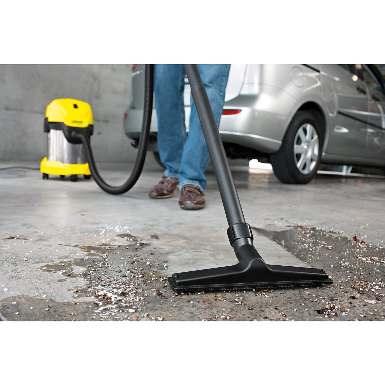 Gewerbestaubsauger in Garage