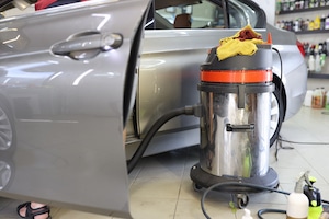 Ein Werkstattsauger gehört zur Grundaustattung jeder Autowerkstatt